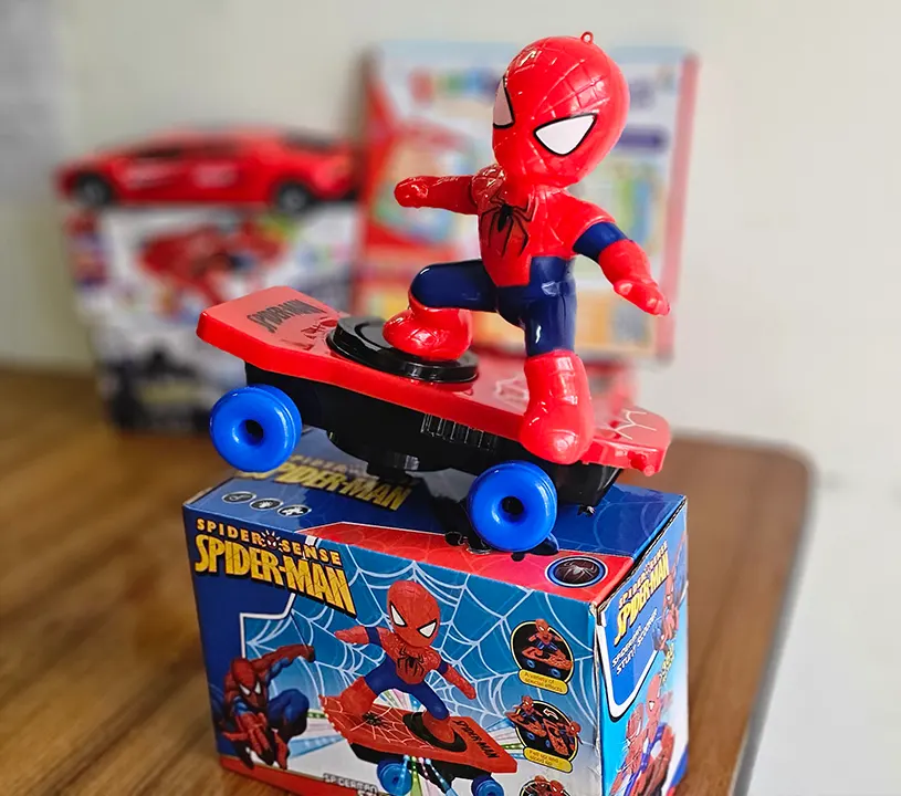 Spiderman Stunt Scoorer 2 Spider-Man Stunt Skateboard Toy with 360° Spin, Kids Superhero Adventure Toy - Image 3